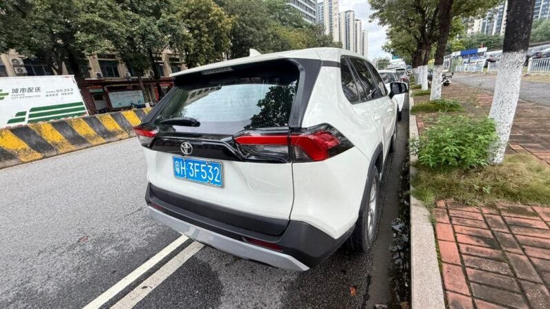 
								Toyota RAV4 2.0L Turbo full									